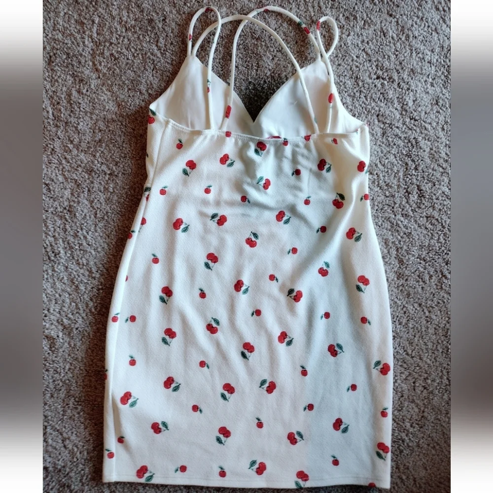 White Cherry Dress Size Large New - Picture 7 of 17
